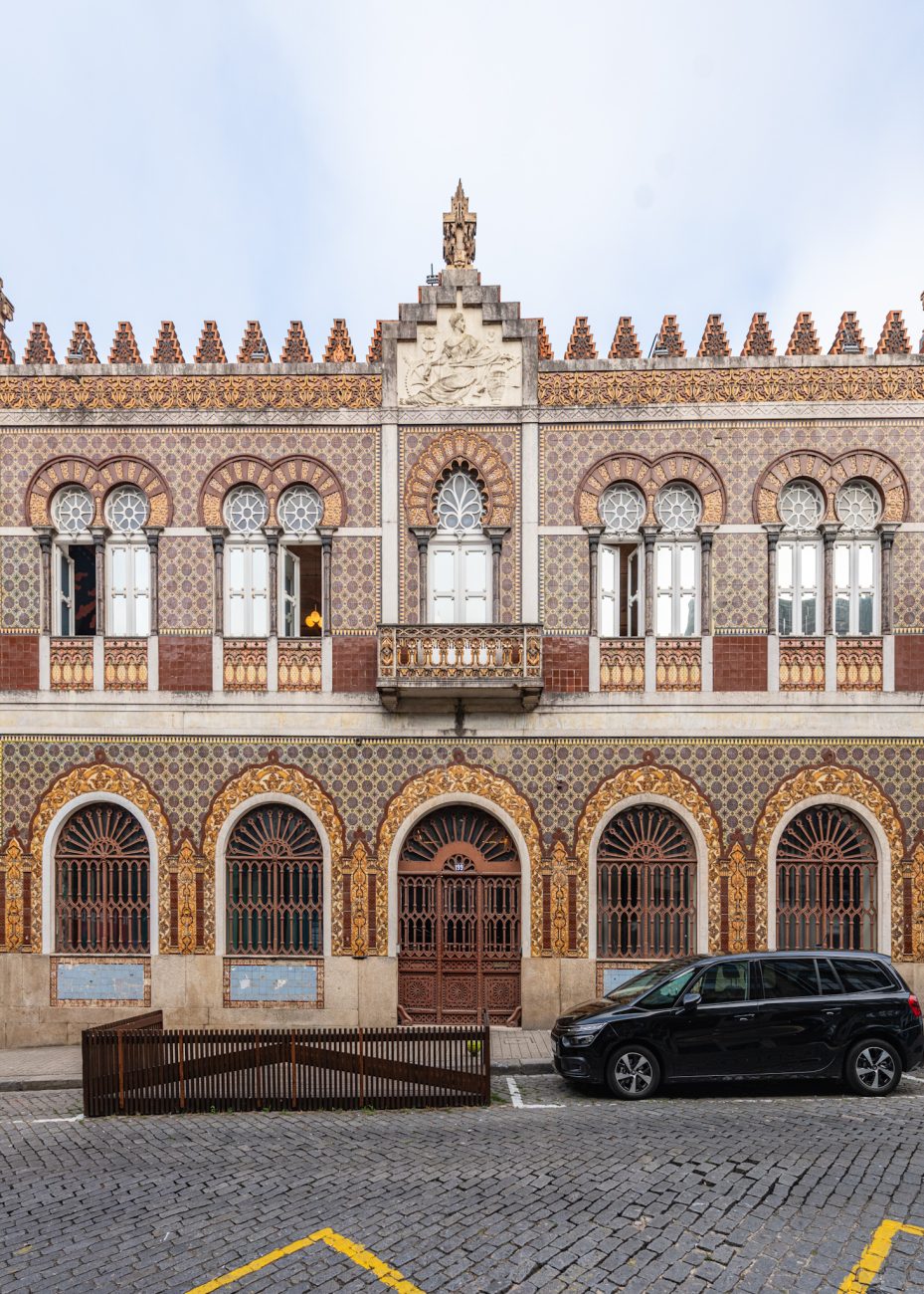 unique azulejos in Porto