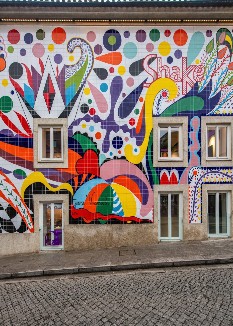 Painel de Azulejos Joana Vasconcelos