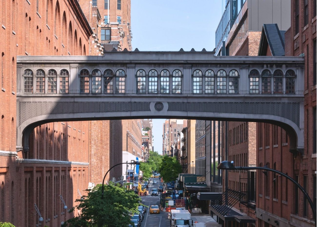 Oreo Skybridge is one of the free things to do in NYC