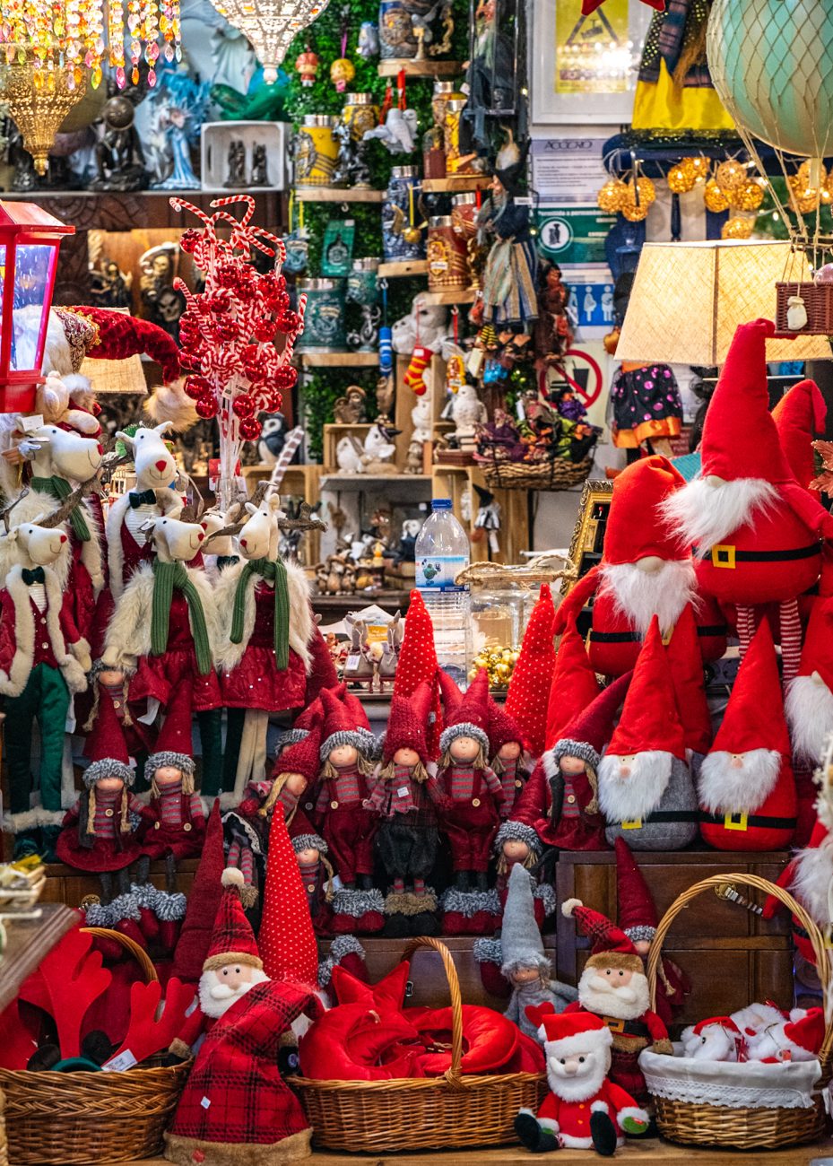 Walking through Óbidos streets filled with Christmas lights and spirit