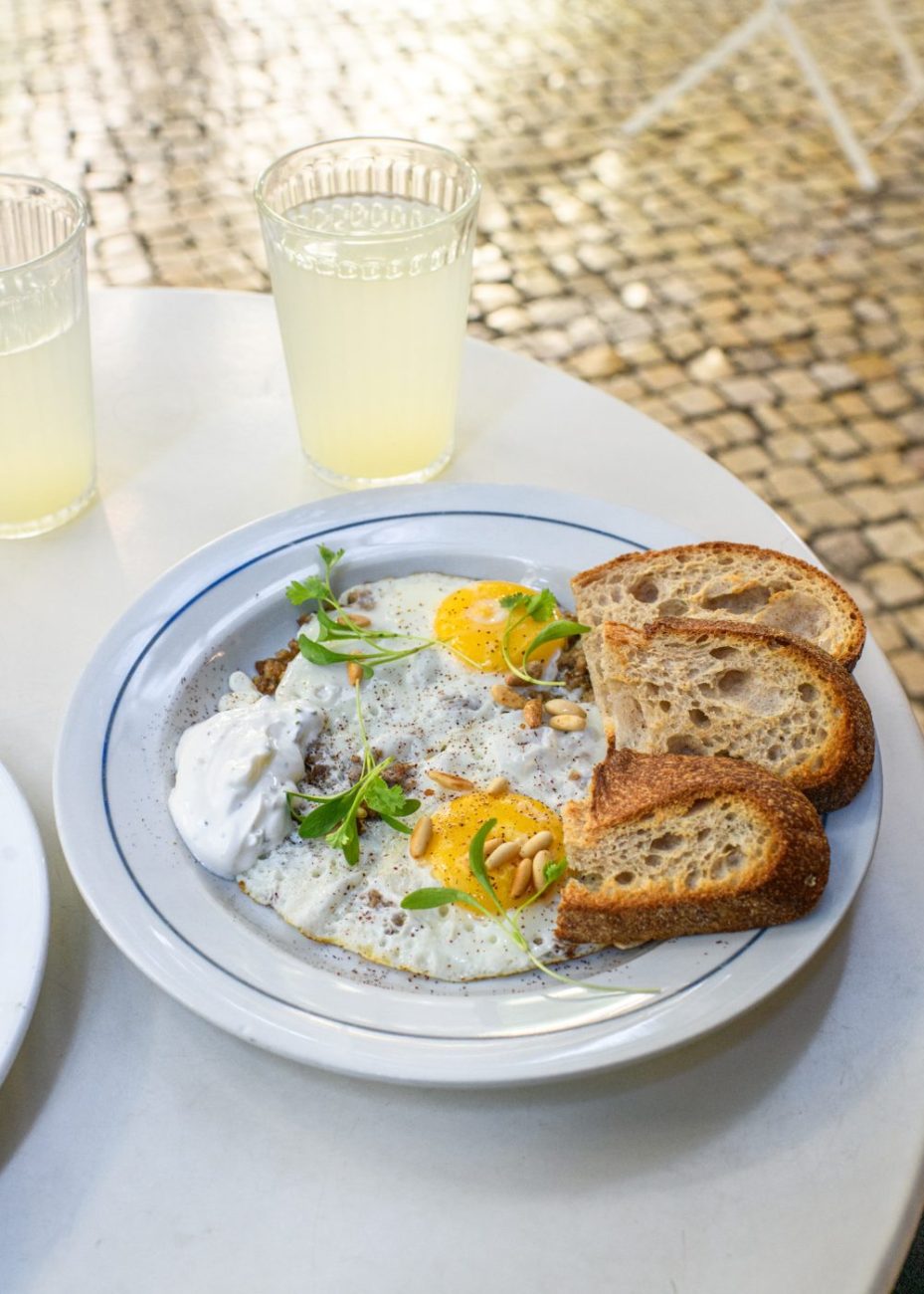 top brunch places in Lisbon for foodies