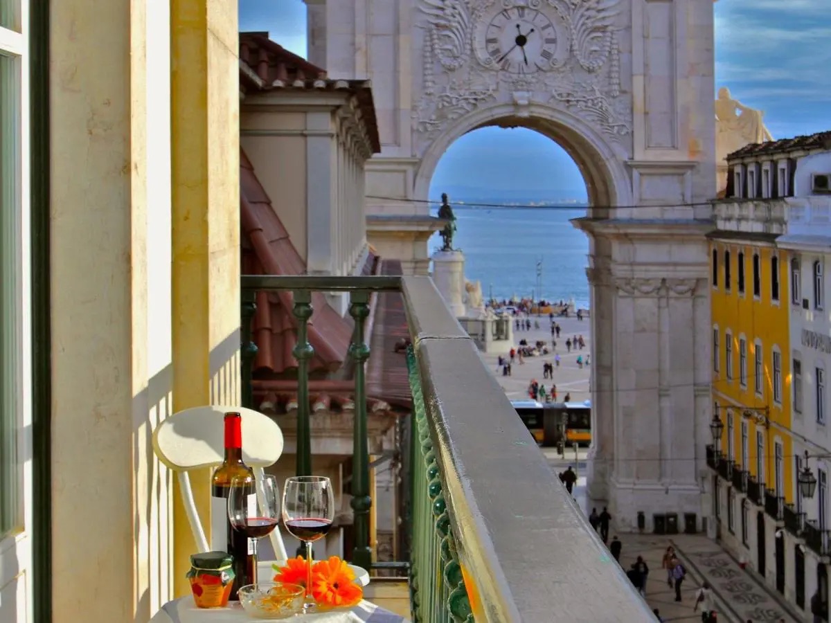 Apartment with Rua Augusta Arch view and balcony