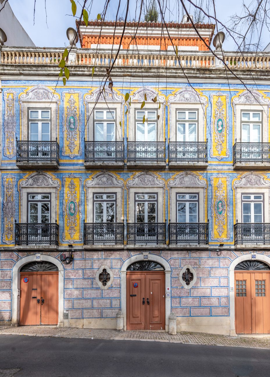 Alfama - discover the simplicity of azulejos in Lisbon