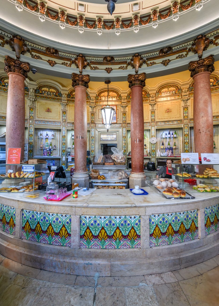 Patriarcal - Panificação Reunida de São Roque - historical cafe in Lisbon Padaria São Roque is one of the historical cafes in Lisbon