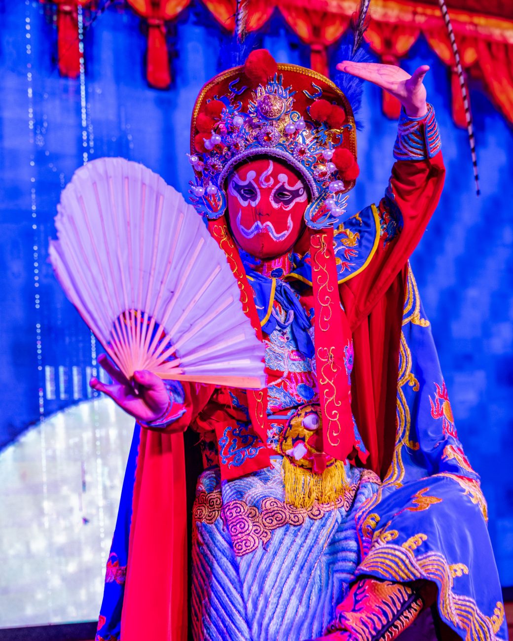 Sichuan opera face changing performance Chengdu