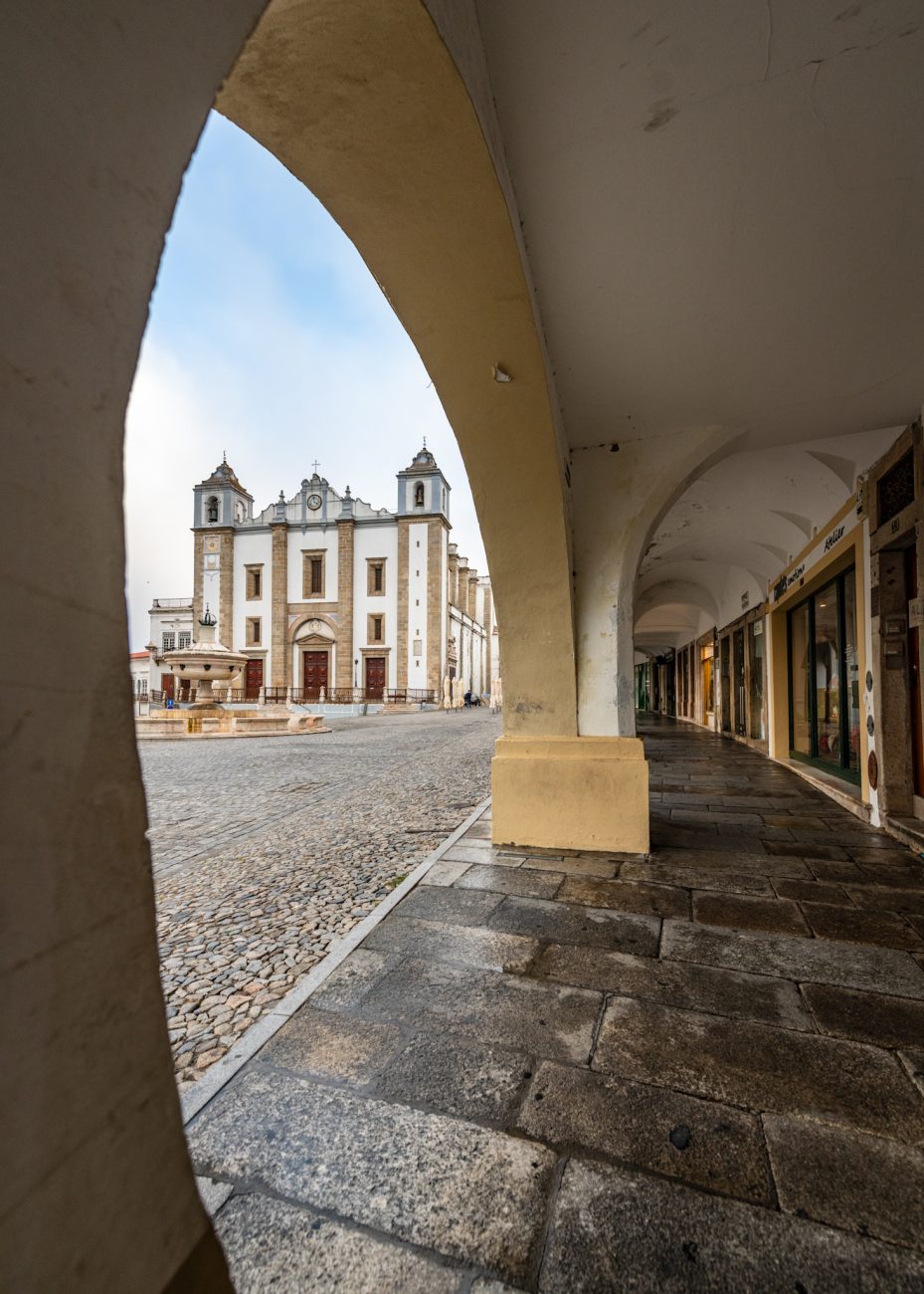 Praça do Giraldo, the main square of Évora, Portugal